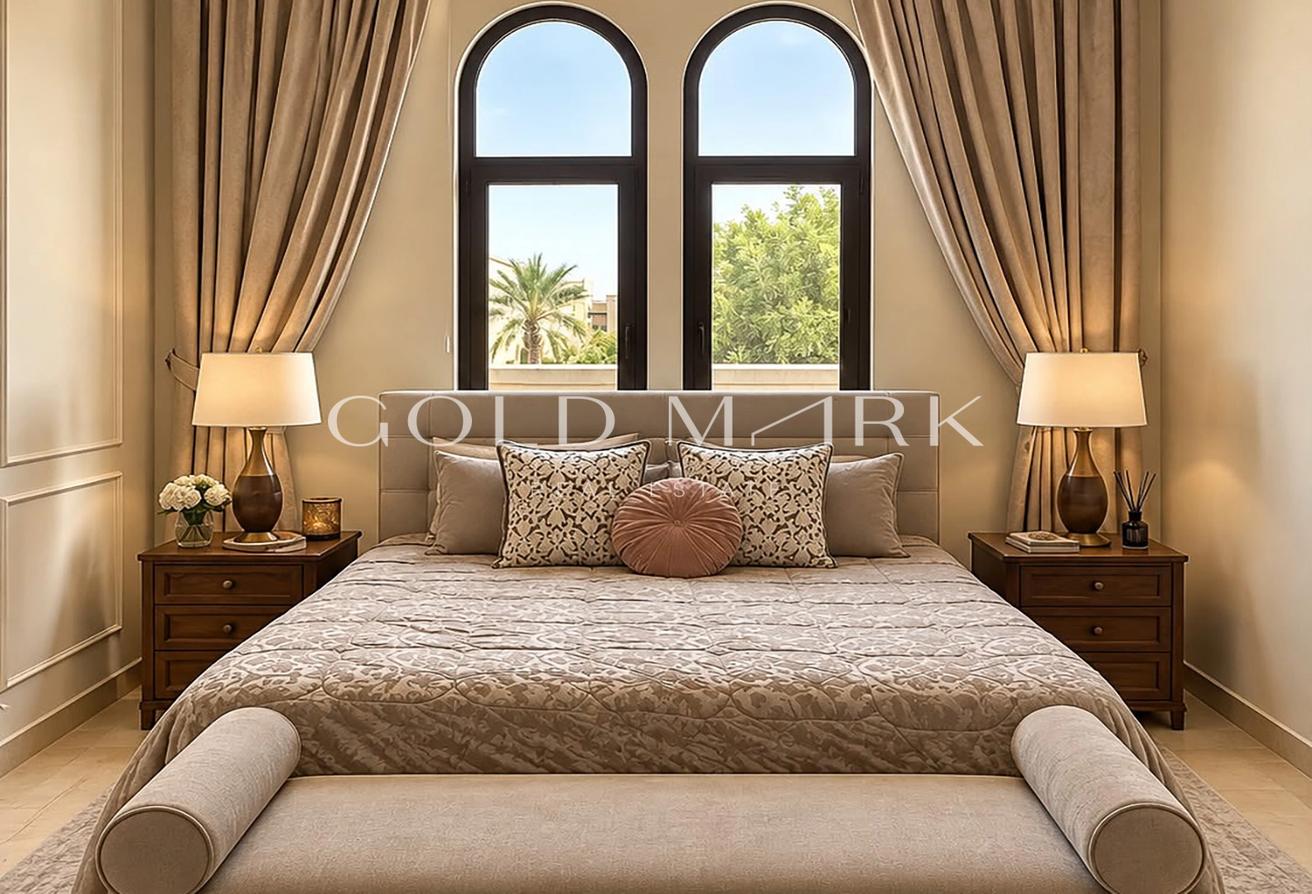Spacious Corner Villa | Large Plot | Immaculate photo 17