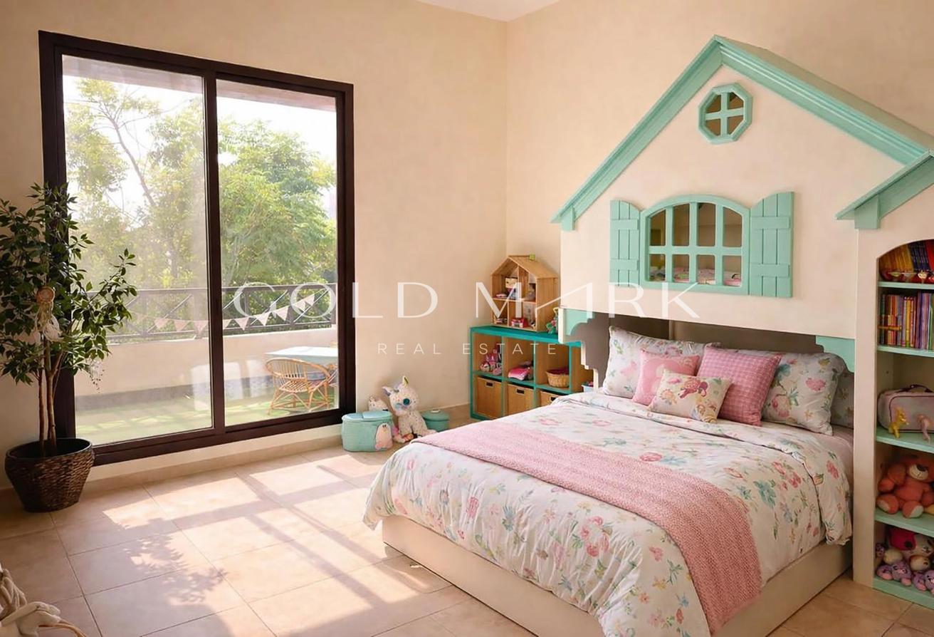 Spacious Corner Villa | Large Plot | Immaculate photo 18