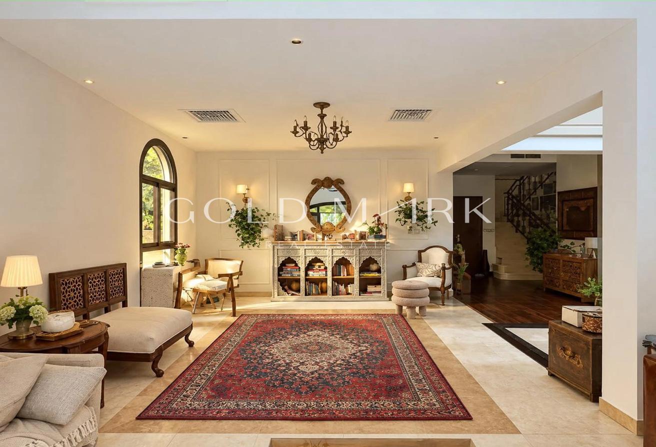 Spacious Corner Villa | Large Plot | Immaculate photo 13