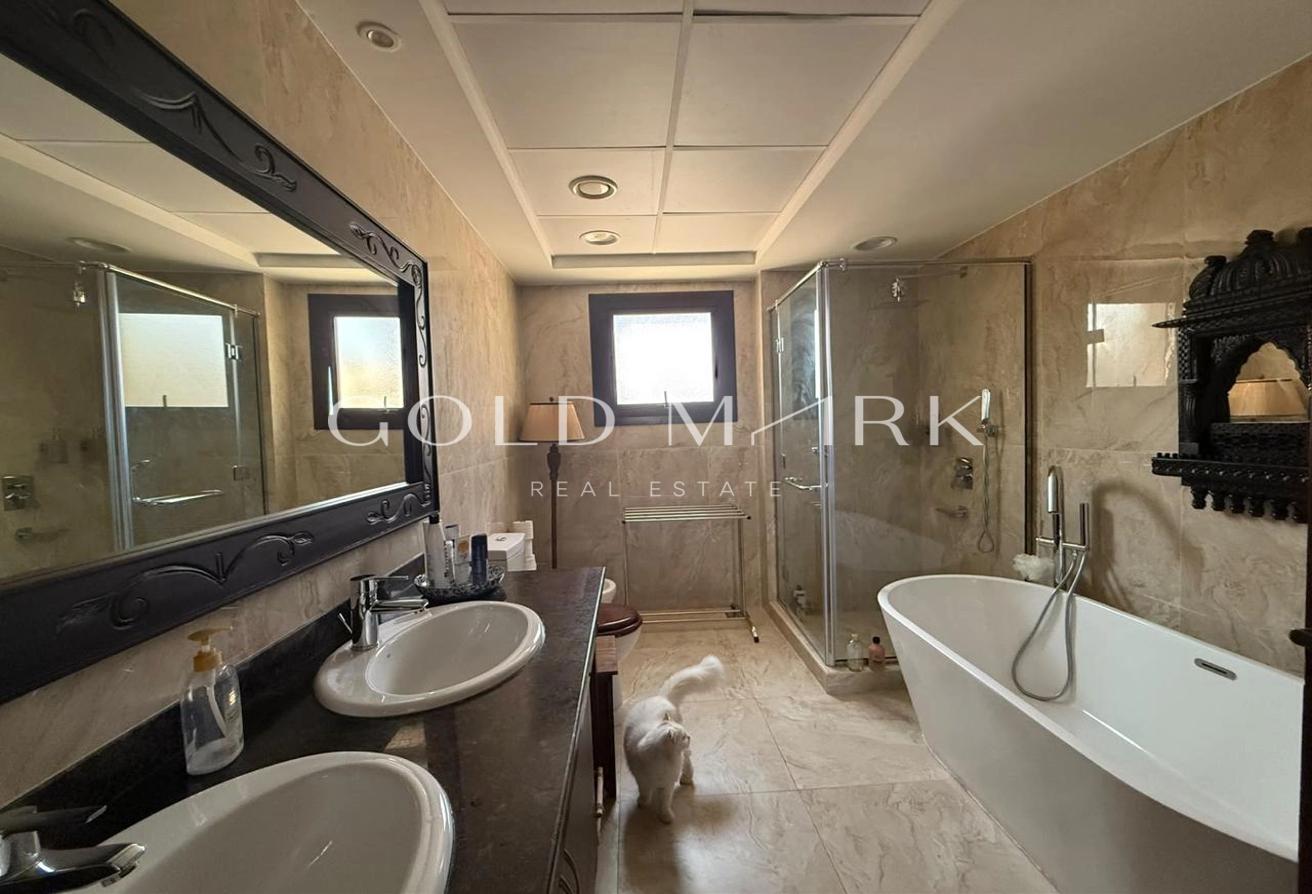 Spacious Corner Villa | Large Plot | Immaculate photo 19