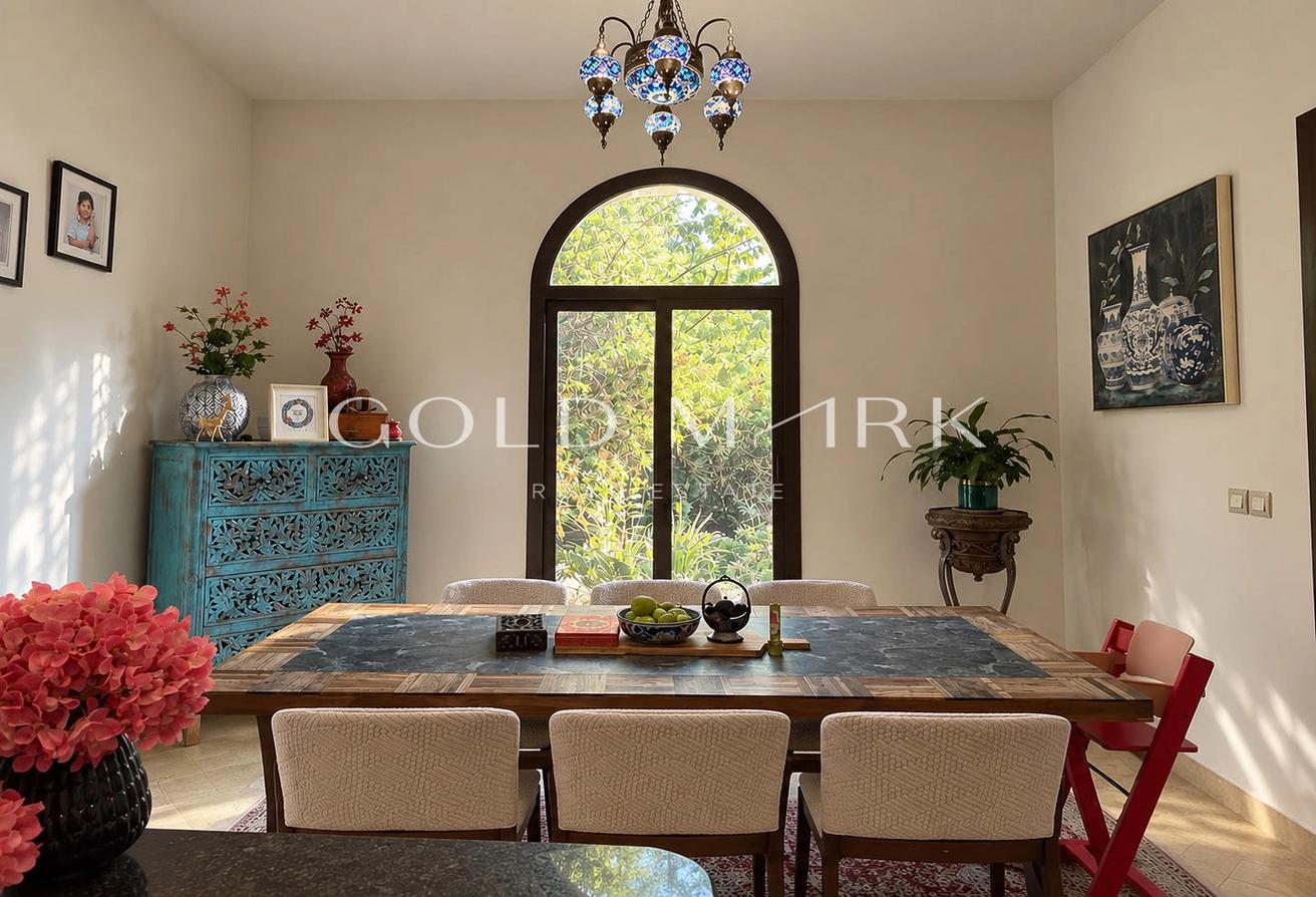 Spacious Corner Villa | Large Plot | Immaculate photo 14