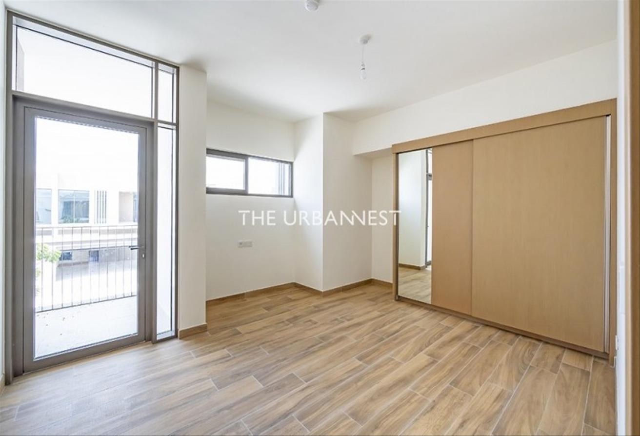 Single Row | Type B | Vacant | Landscaped photo 6