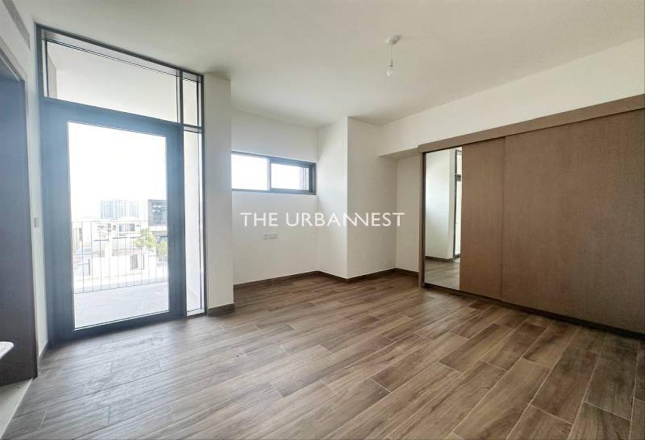 Single Row | Type B | Vacant | Landscaped photo 11