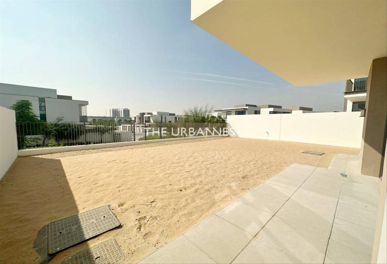 Single Row | Type B | Vacant | Landscaped photo 4
