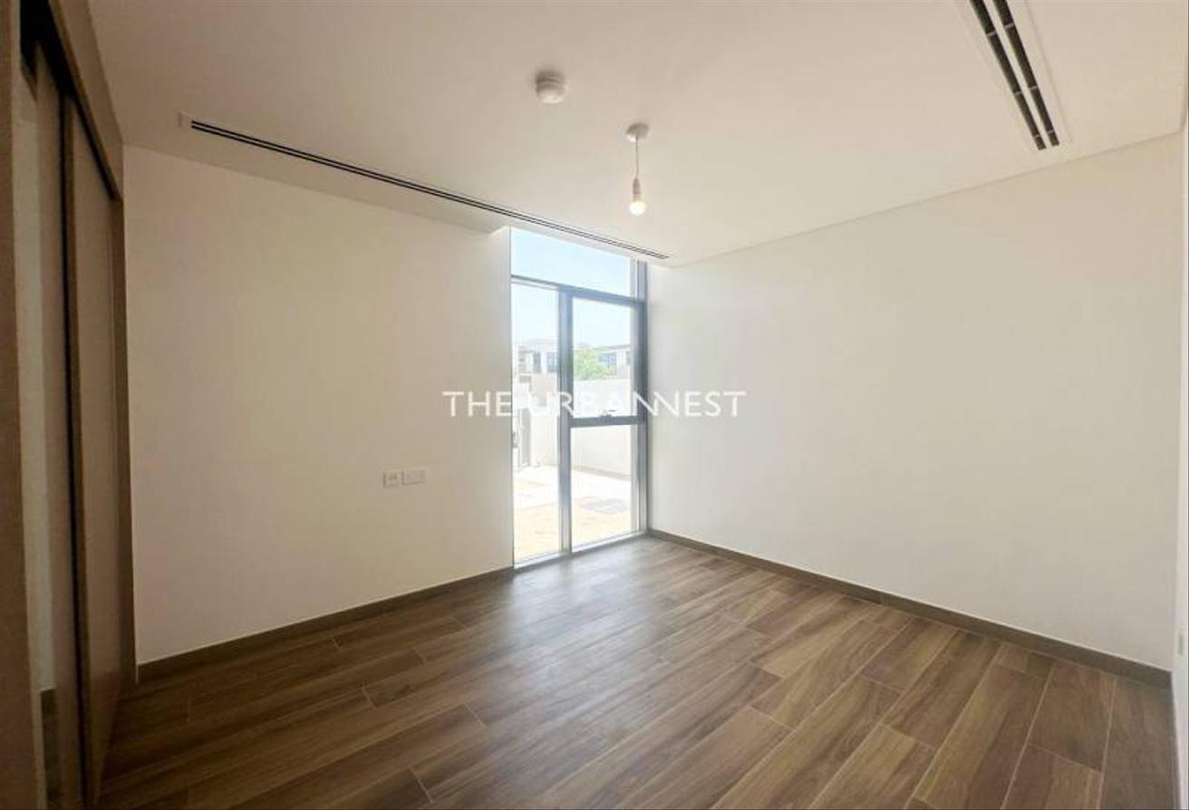 Single Row | Type B | Vacant | Landscaped photo 8