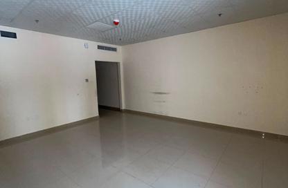 Apartment - Studio - 1 Bathroom for rent in Al Majaz 3 - Al Majaz - Sharjah Apartment - Studio - 1 Bathroom for rent in Al Majaz 3 - Al Majaz - Sharjah