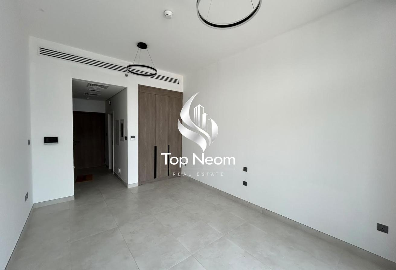COMMUNITY VIEW || HIGH CLASS AMENITIES || VACANT photo 3