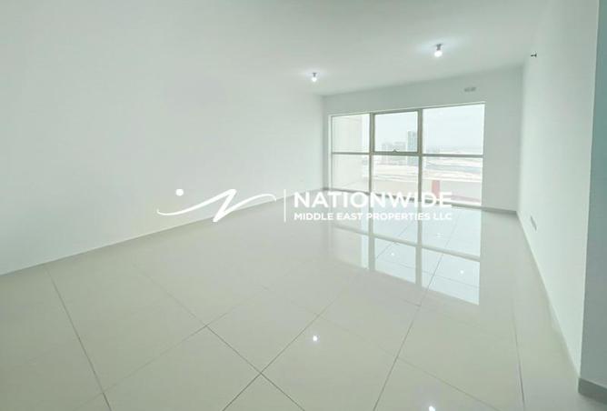 Elegant 1BR|Canal Views|Modern Layout|Prime Area — photo 3