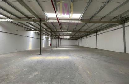 Warehouse - Studio - 1 Bathroom for rent in Umm Ramool - Dubai