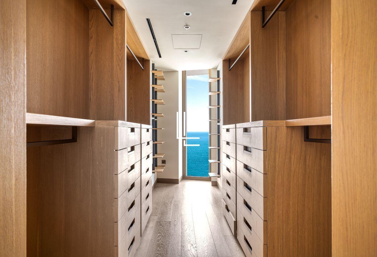 Ultra-Luxury 3BR | Marina Facing |Prime Location photo 3