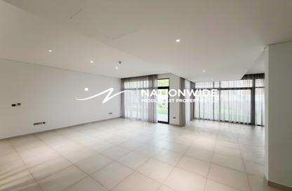 Villa - 4 Bedrooms - 5 Bathrooms for rent in West Yas - Yas Island - Abu Dhabi