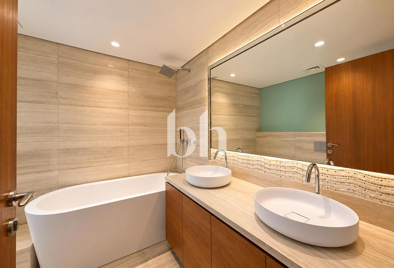 Rare Penthouse | Upgraded | 360 Views | Vacant photo 23