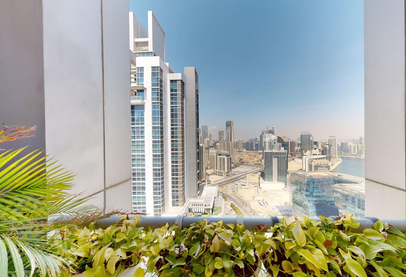 Rare Penthouse | Upgraded | 360 Views | Vacant photo 19
