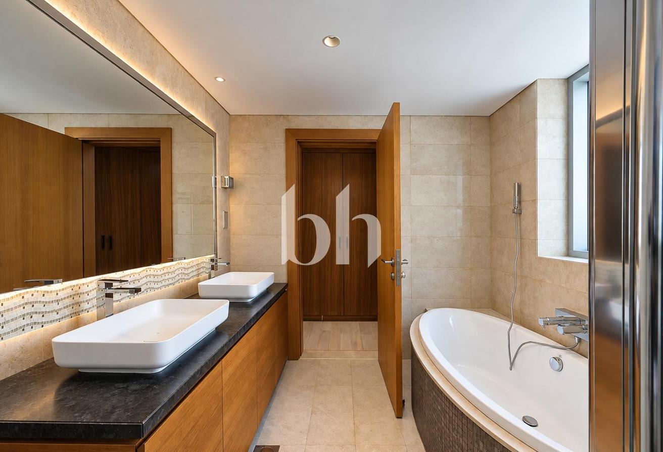 Rare Penthouse | Upgraded | 360 Views | Vacant photo 21