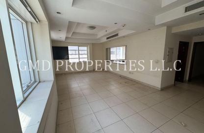 Apartment - 2 - 2 for rent in Bin Hendi Tower - Al Mankhool - Bur Dubai - Dubai
