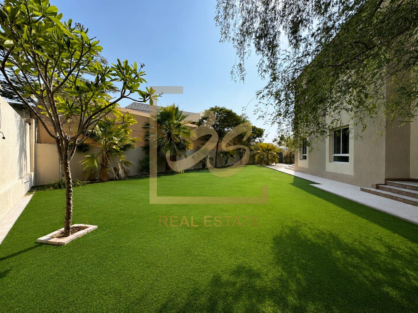 5 bedrooms villa for Sale