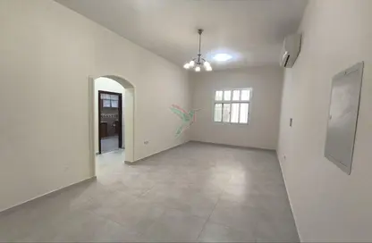 Apartment - 2 Bedrooms - 2 Bathrooms for rent in Hai Al Qalaa - Al Jaheli - Al Ain