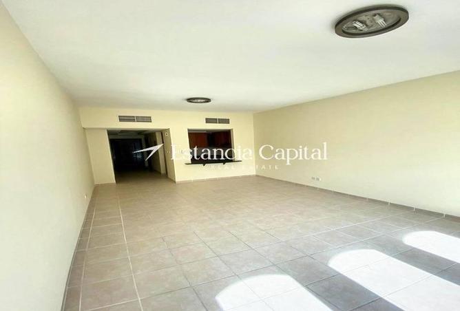 74233569 - Property Image 3