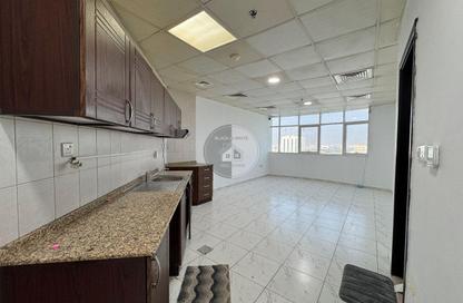 Apartment - Studio - 1 for rent in RAK Tower - Al Seer - Ras Al Khaimah