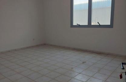 Office Space - Studio - 3 Bathrooms for rent in Mussafah Industrial Area - Mussafah - Abu Dhabi