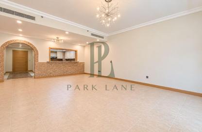 Apartment - 2 - 2 for rent in Al Anbara - Shoreline Apartments - Palm Jumeirah - Dubai