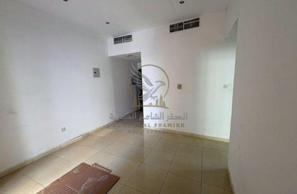 Apartment - 1 - 2 for rent in Al Qulaya'ah - Al Sharq - Sharjah