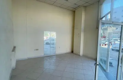 Shop - Studio for rent in Al Musalla - Sharjah