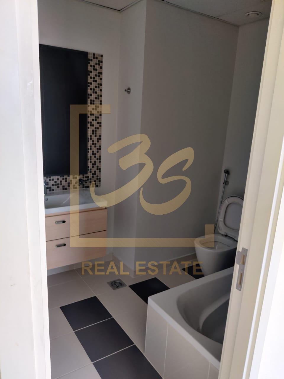 CORNER UNIT | 3BR + MAID | SINGLE ROW by 241773 
