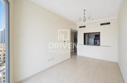 Apartment - 1 Bedroom - 1 Bathroom for rent in Mazaya 23 - Queue Point - Liwan - Dubai