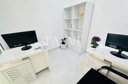Office Space - Studio - 1 Bathroom for rent in Reem Residency - Al Karama - Dubai