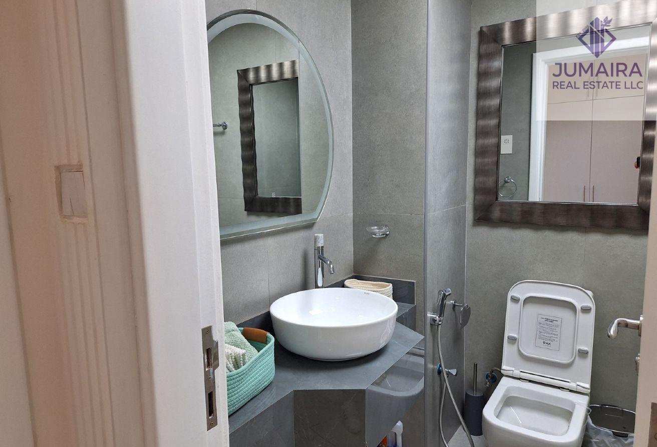 Luxury Upgraded Studio | Fully Fitted Kitchen .