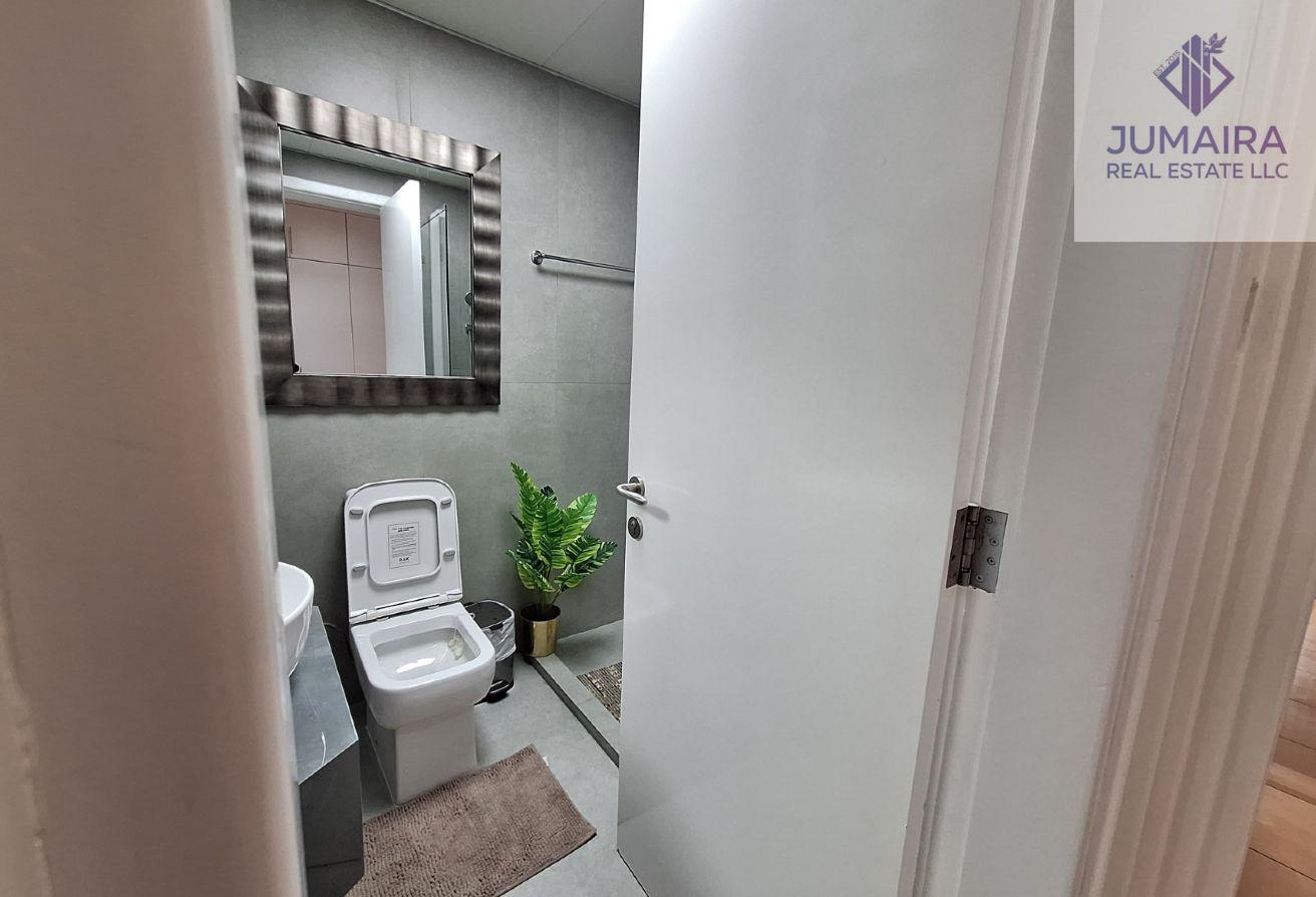 Luxury Upgraded Studio | Fully Fitted Kitchen .