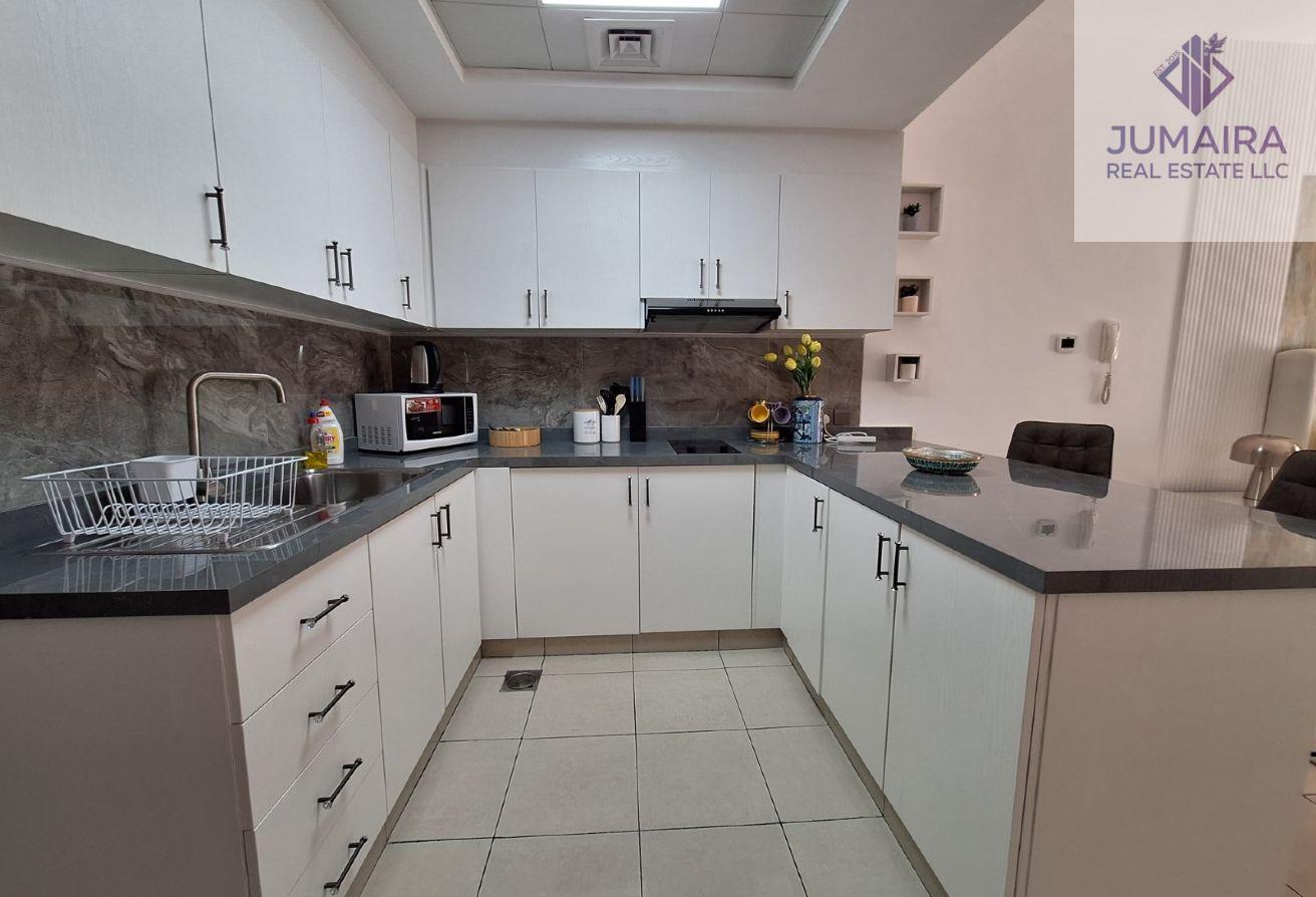 Luxury Upgraded Studio | Fully Fitted Kitchen .