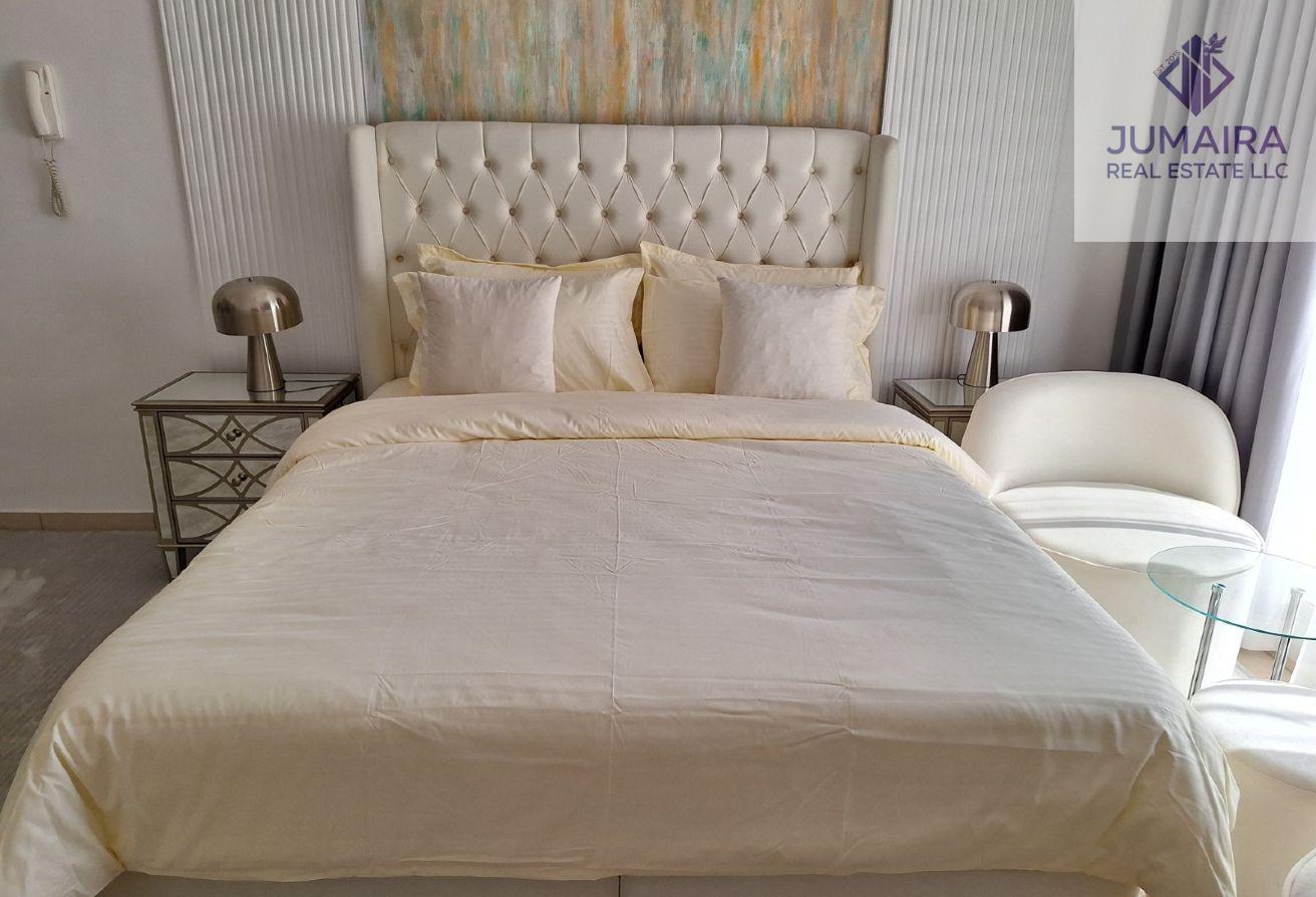 Luxury Upgraded Studio | Fully Fitted Kitchen .