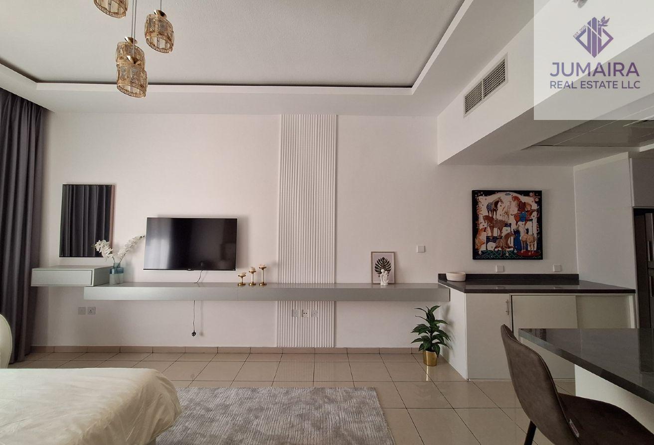 Luxury Upgraded Studio | Fully Fitted Kitchen .