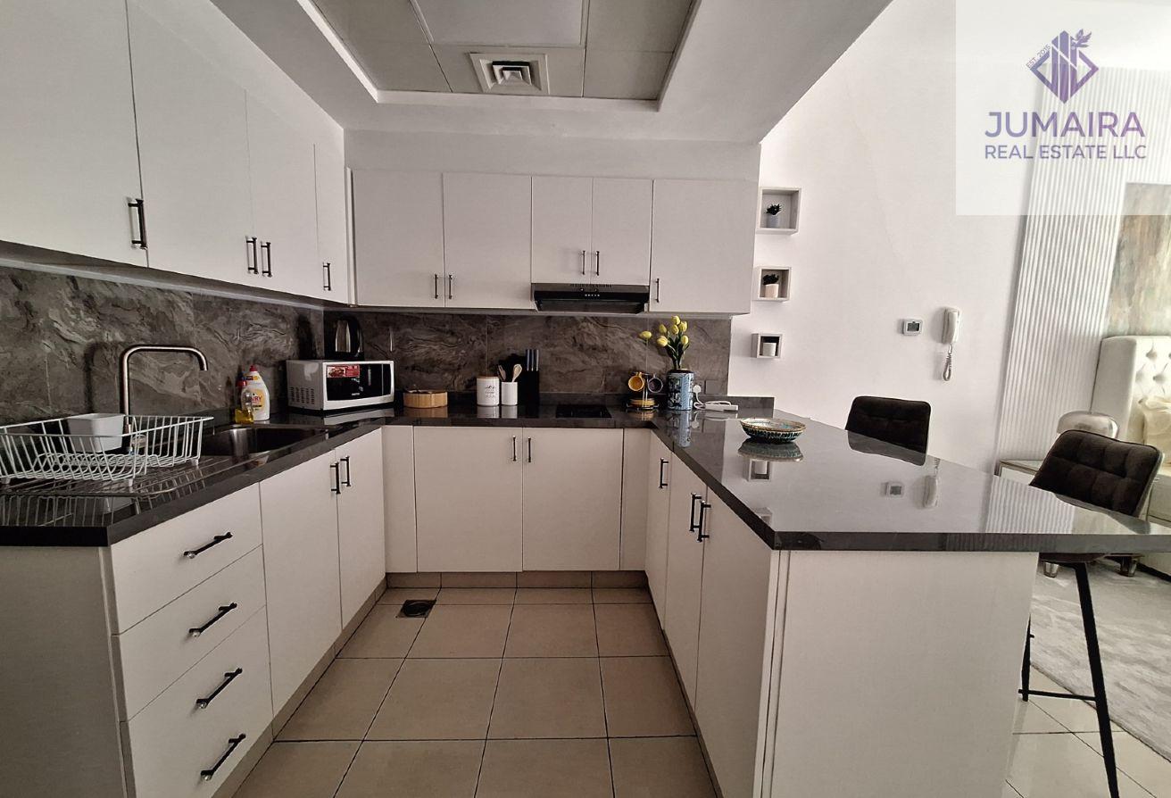 Luxury Upgraded Studio | Fully Fitted Kitchen .