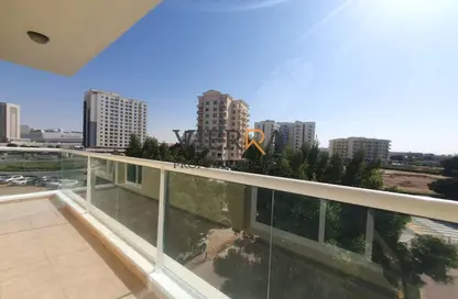 Apartment - 3 Bedrooms - 3 Bathrooms for sale in Mazaya 12 - Queue Point - Liwan - Dubai Land - Dubai