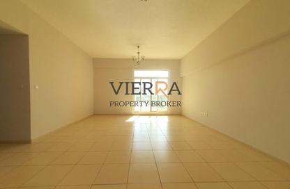 Apartment - 3 Bedrooms - 3 Bathrooms for sale in Mazaya 12 - Queue Point - Liwan - Dubai Land - Dubai