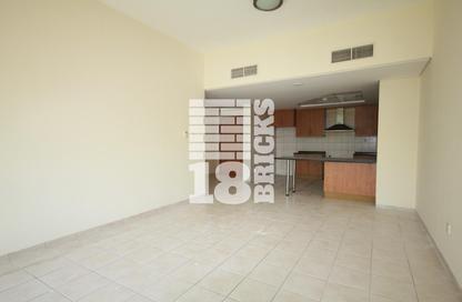 شقة - 2 غرف نوم - 3 حمامات للايجار في مبني 114 - طراز حديث - ديسكفري جاردنز - دبي