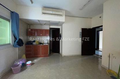 Apartment - Studio - 1 for rent in Al Butina 9 Building - Al Butina - Sharjah Apartment - Studio - 1 for rent in Al Butina 9 Building - Al Butina - Sharjah