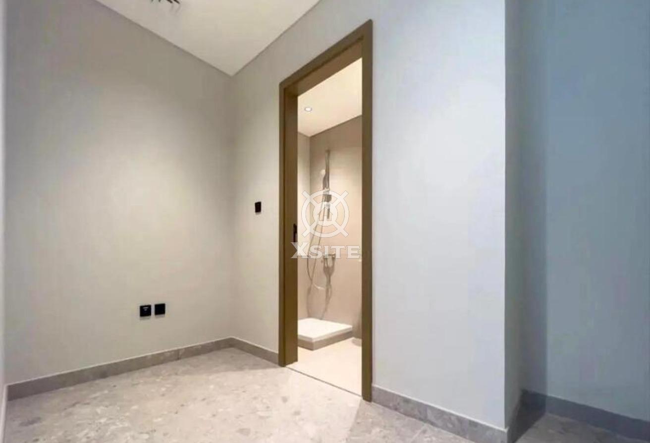 Spacious 3 BR | Well Lit | Ready to Move photo 8