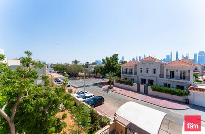 Villa - 4 Bedrooms - 4 Bathrooms for rent in Jumeirah 1 Villas - Jumeirah 1 - Jumeirah - Dubai