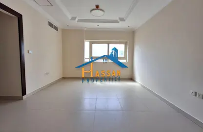 شقة - غرفة نوم - 2 حمامات للايجار في برج منازل 5 - شارع التعاون - التعاون - الشارقة