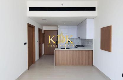 شقة - غرفة نوم - 2 حمامات للايجار في بن غاطي عنبر - منطقة 11 - قرية جميرا الدائرية - دبي