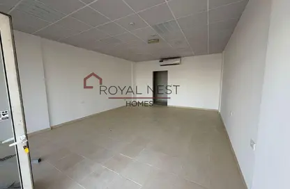 Shop - Studio - 1 Bathroom for rent in Building Y23 - England Cluster - International City - Dubai