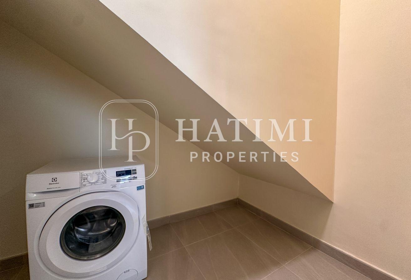 5 Bed Single Row | End-Corner | Spacious Layout photo 9