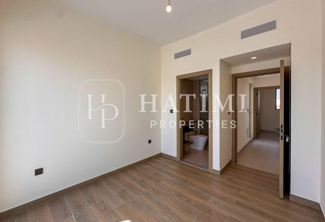 5 Bed Single Row | End-Corner | Spacious Layout photo 13