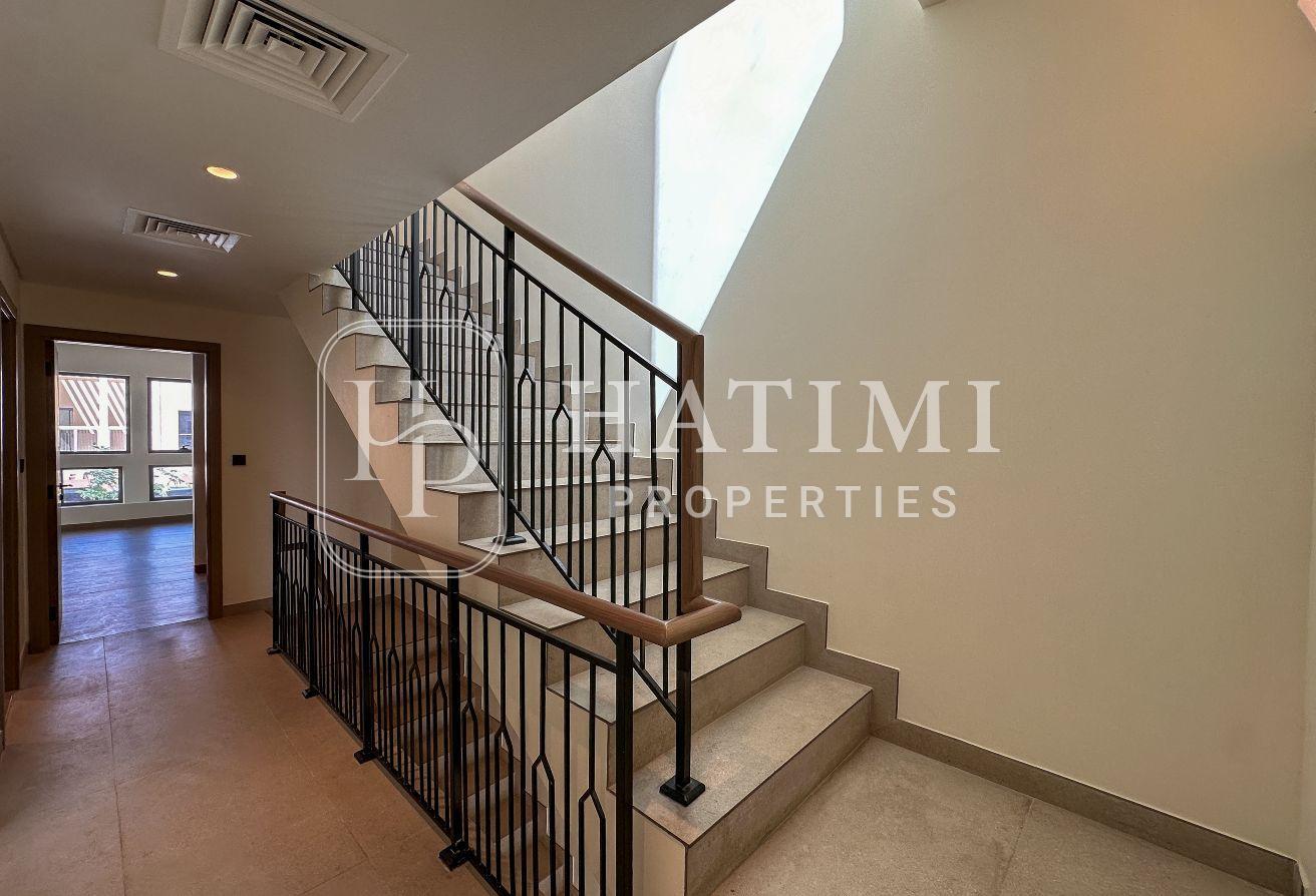 5 Bed Single Row | End-Corner | Spacious Layout photo 10