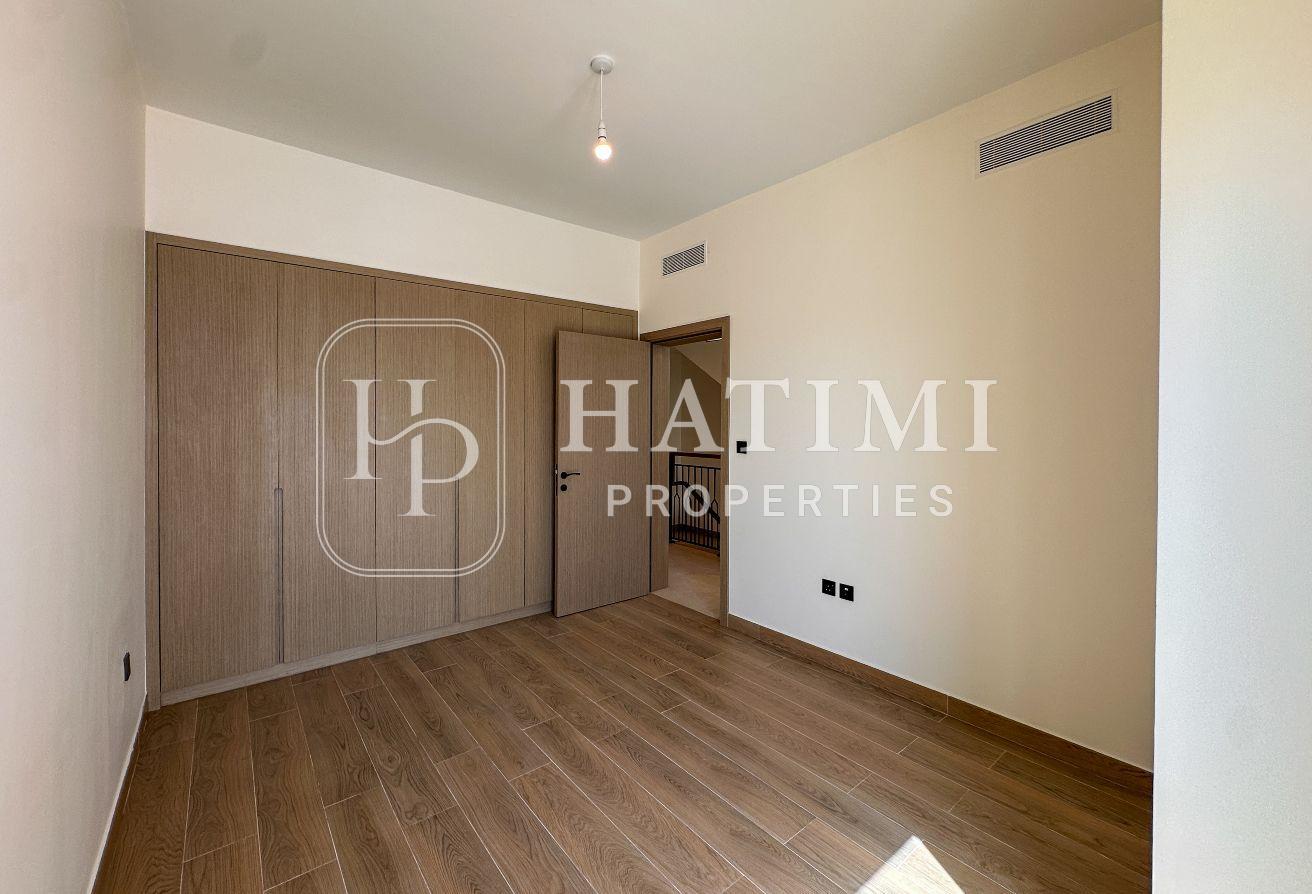 5 Bed Single Row | End-Corner | Spacious Layout photo 15
