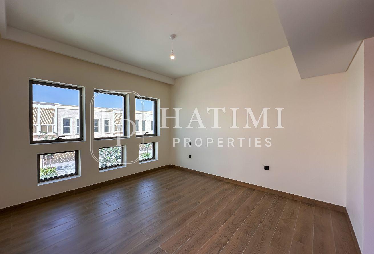 5 Bed Single Row | End-Corner | Spacious Layout photo 11